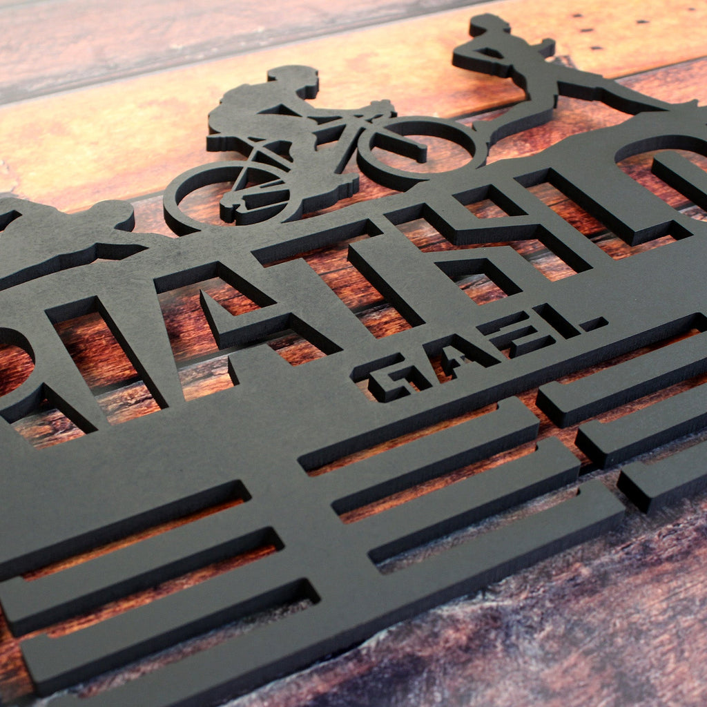 Personalisierter Medaillonhalter Triathlon mit Namen