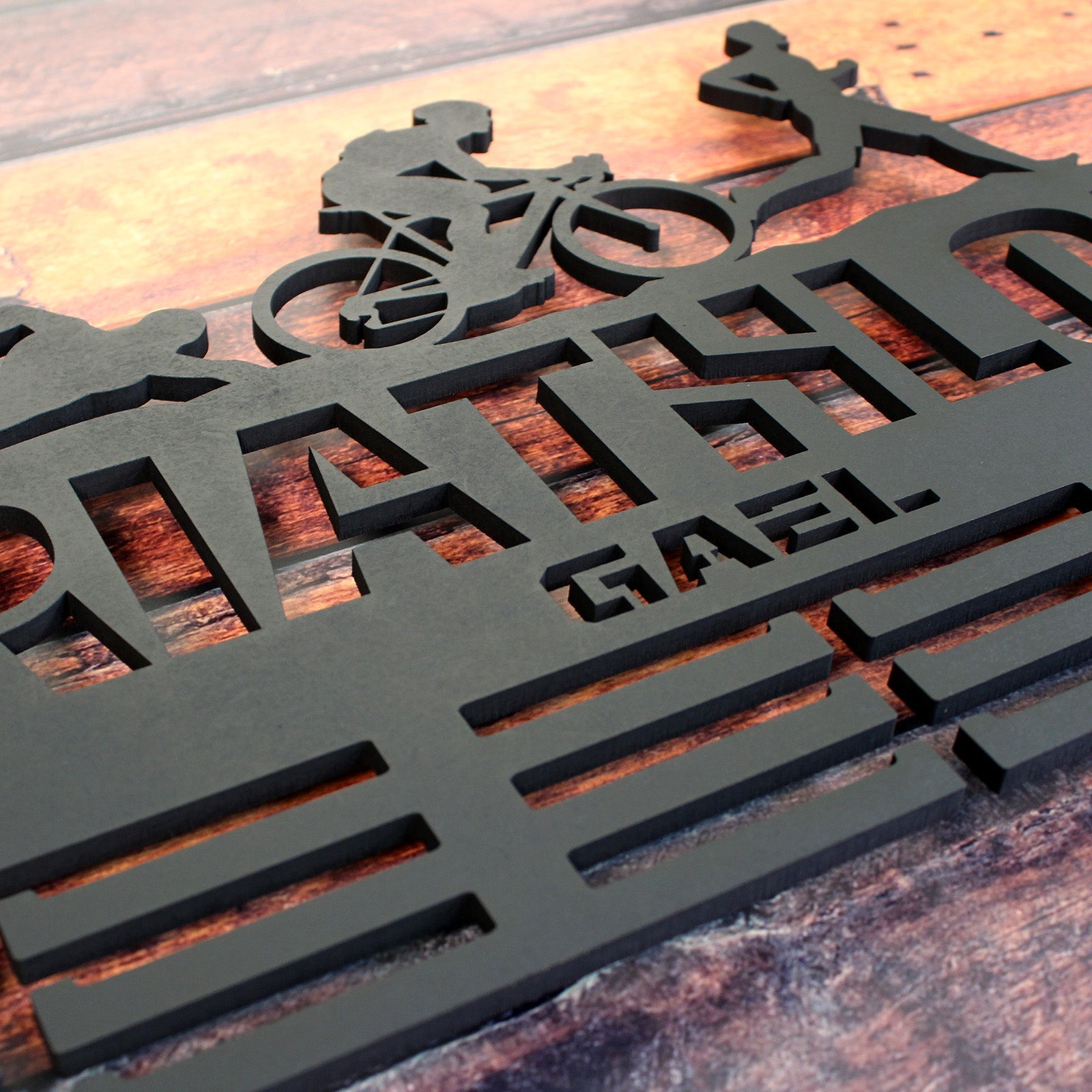 Personalisierter Medaillonhalter Triathlon mit Namen