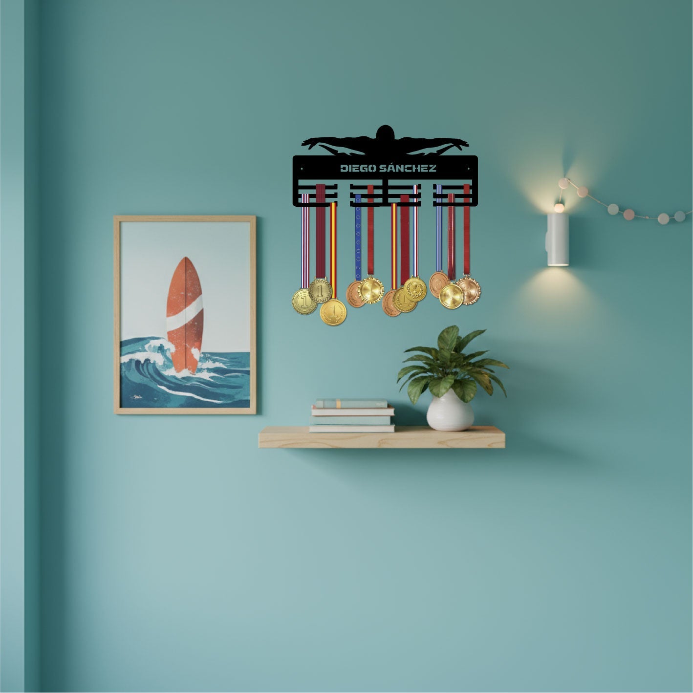 Personalisierter Medaillenhalter Schwimmen mit Namen, Modell „Unaufhaltsame Welle“