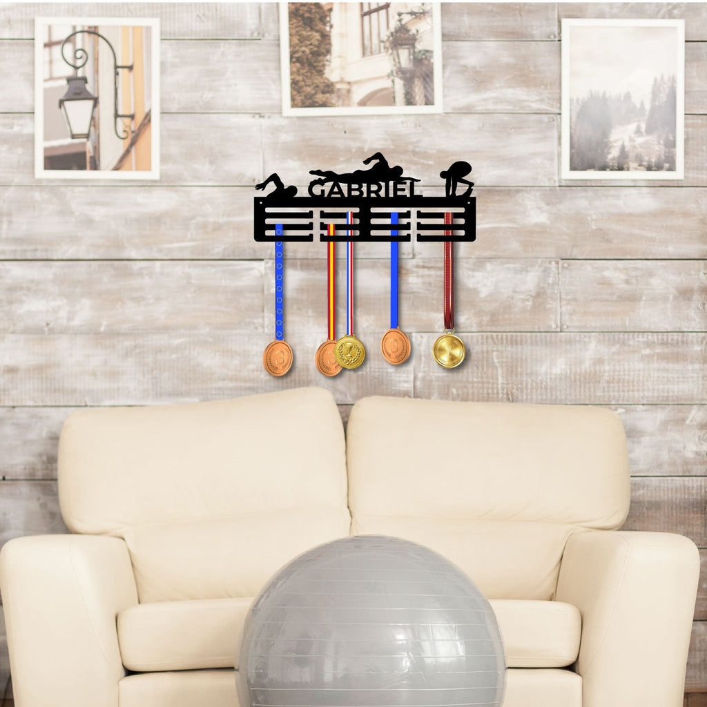 Personalisierter Medaillenhalter Schwimmen mit Namen, „Champion-Zug“