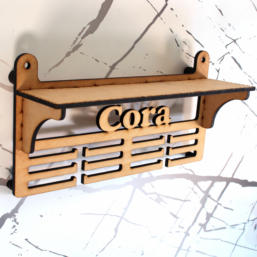 Personalisierter Medaillenhalter mit Namen und Etikett