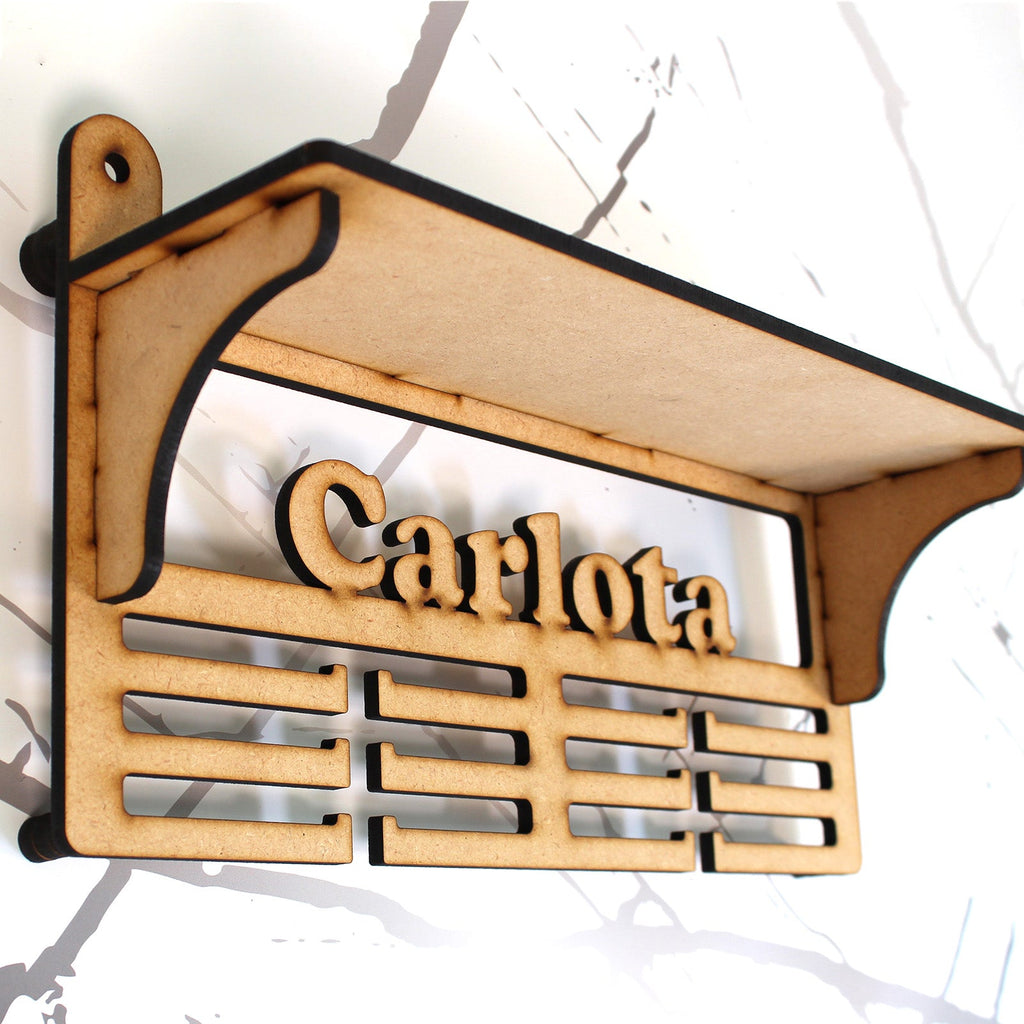 Personalisierter Medaillenhalter mit Namen und Etikett