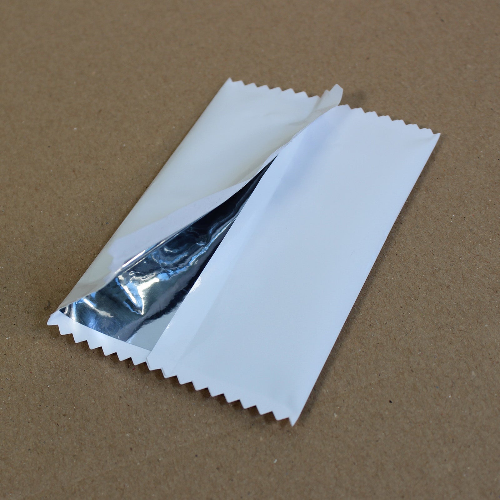 Umschlag für Riesen-Sammelbild im realistischen Umschlag-Look, innen silberfarben