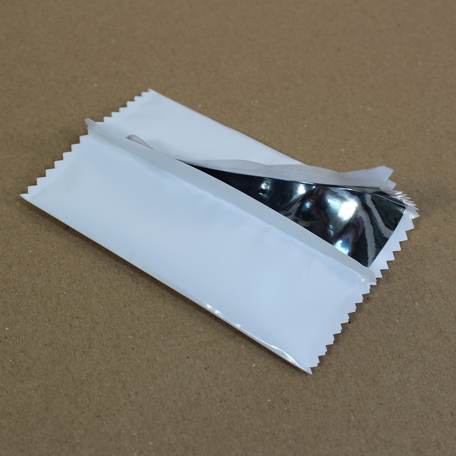 Umschlag für Riesen-Sammelbild im realistischen Umschlag-Look, innen silberfarben