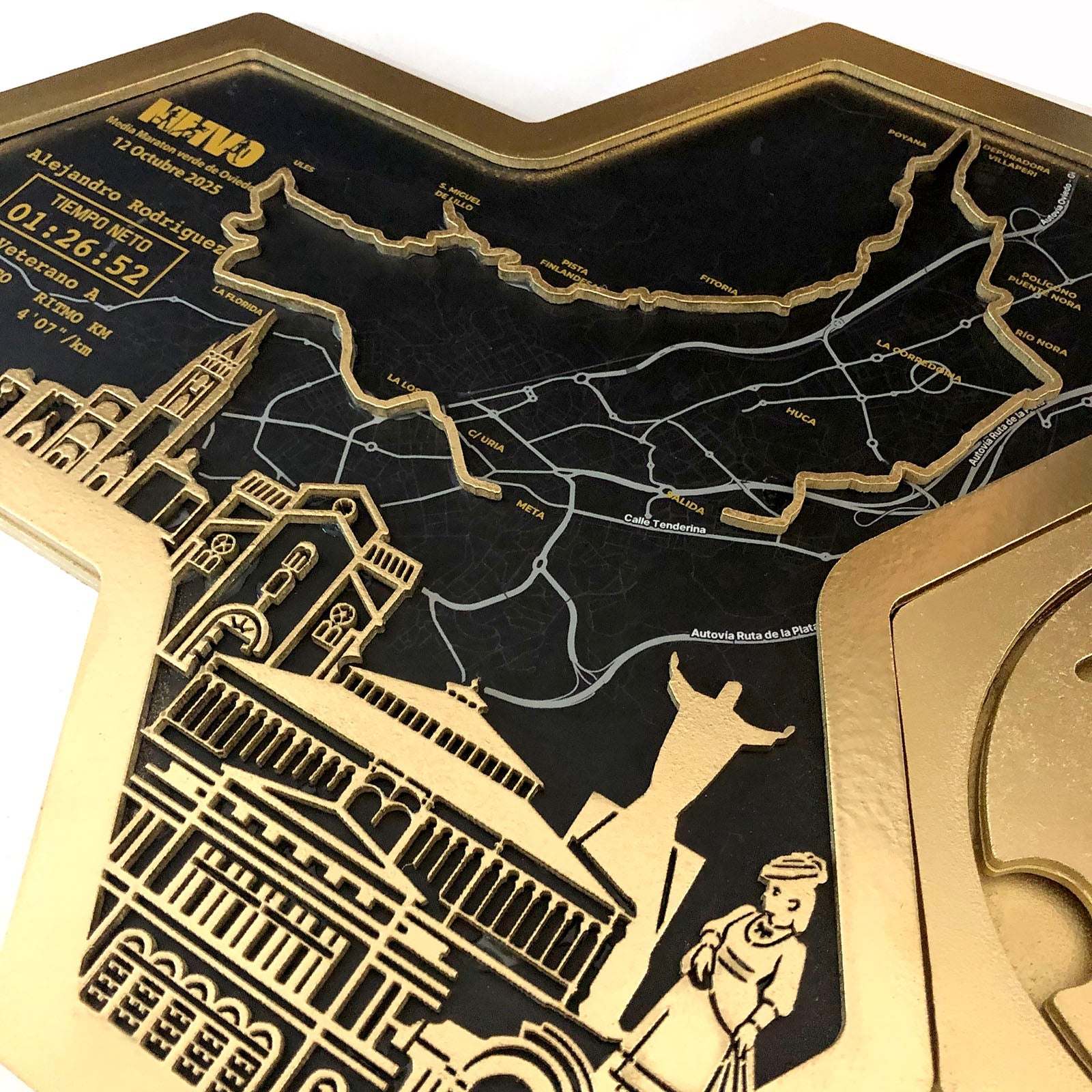 Medaillenhalter Halbmarathon personalisiert aus Holz