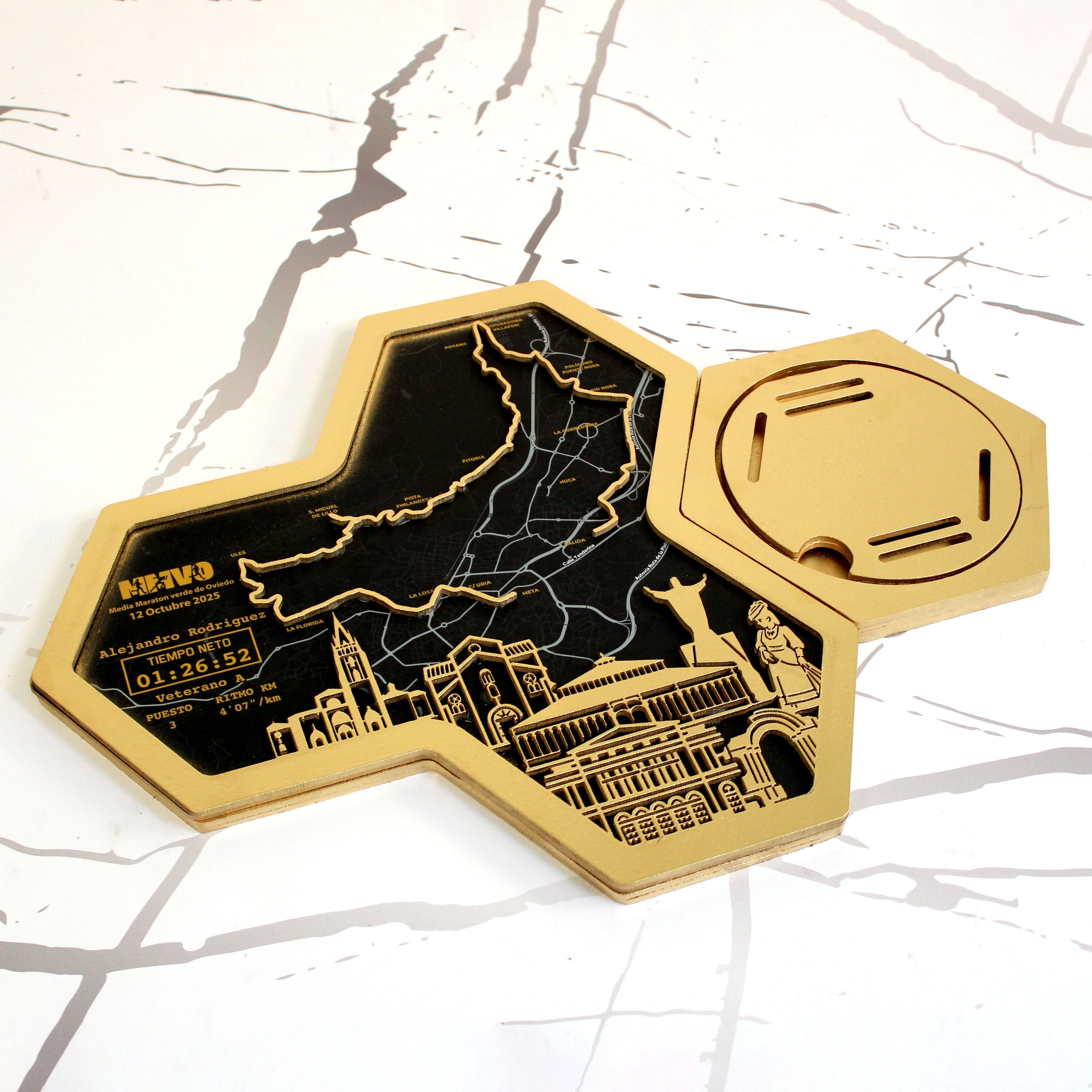 Medaillenhalter Halbmarathon personalisiert aus Holz