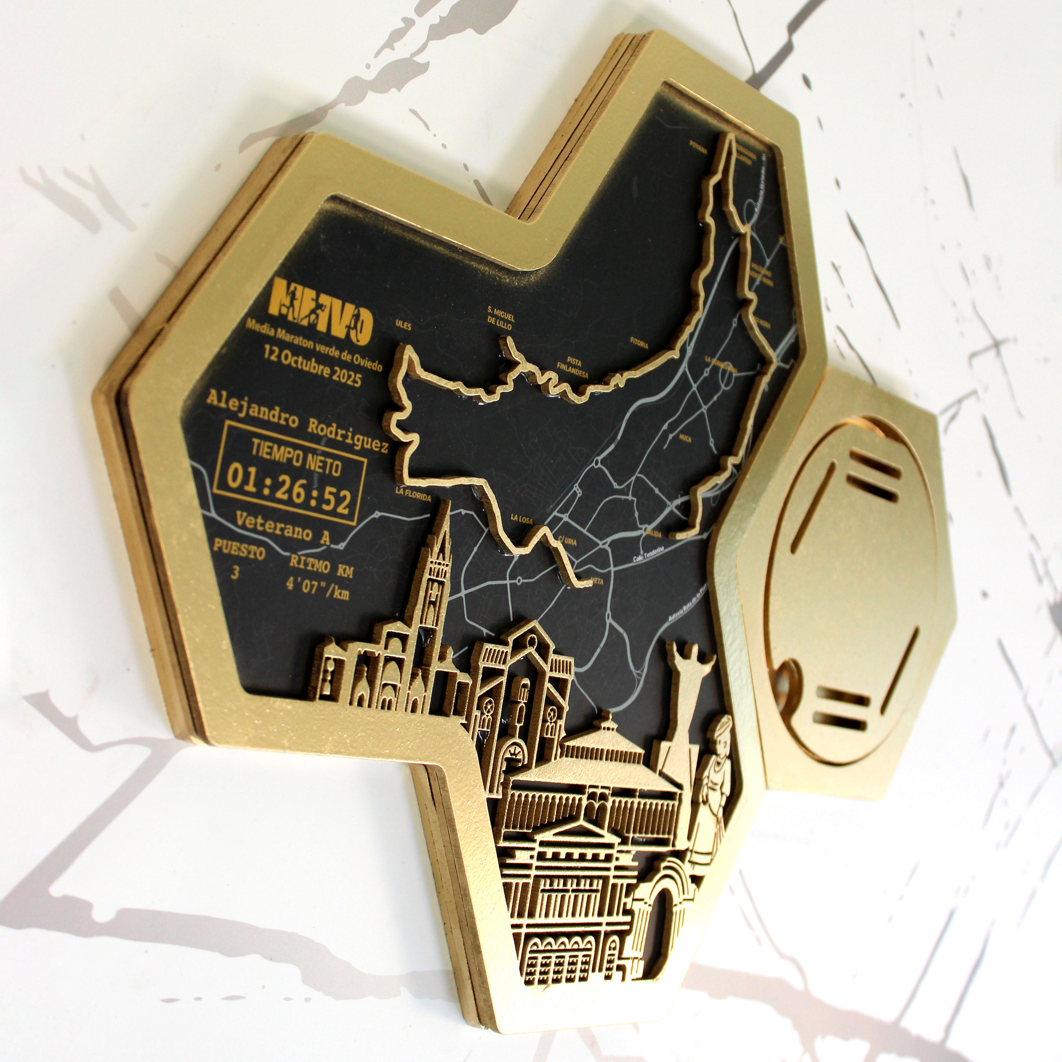 Medaillenhalter Halbmarathon personalisiert aus Holz