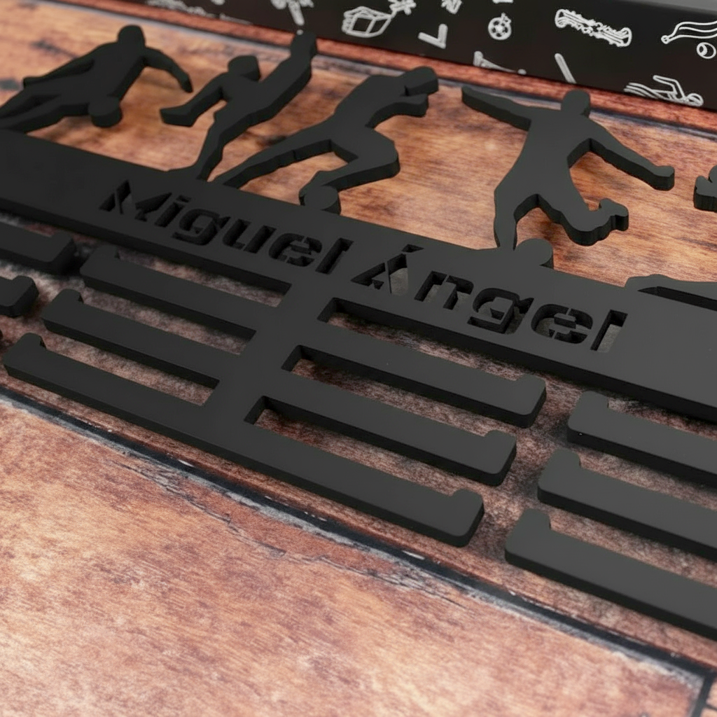 Personalisierter Medaillenhalter Fußball mit Namen