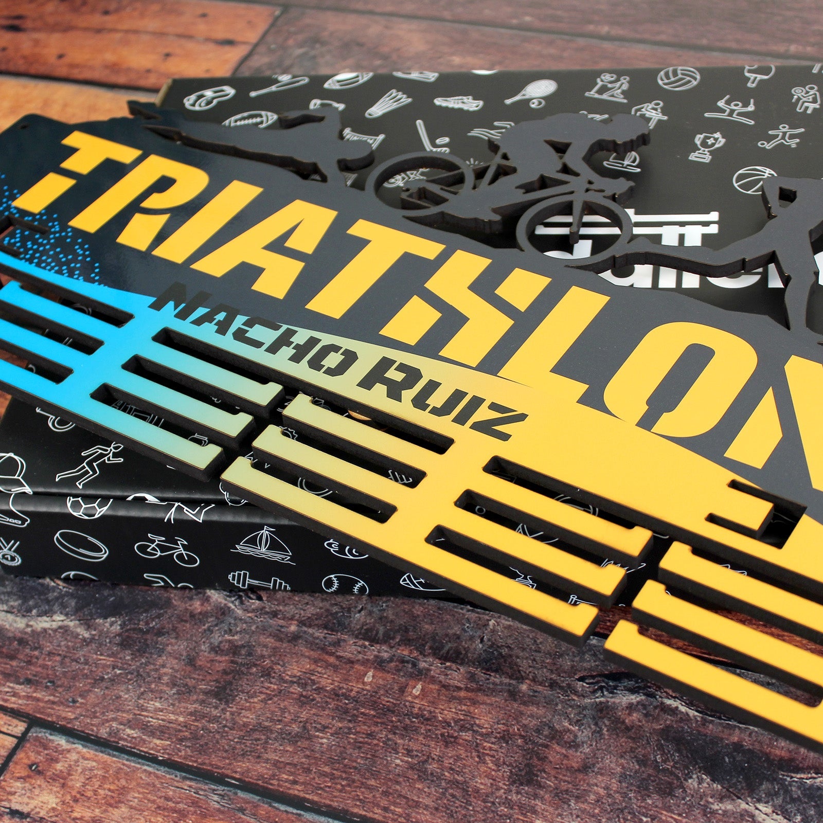 Personalisierter Medaillonhalter Triathlon mit Namen