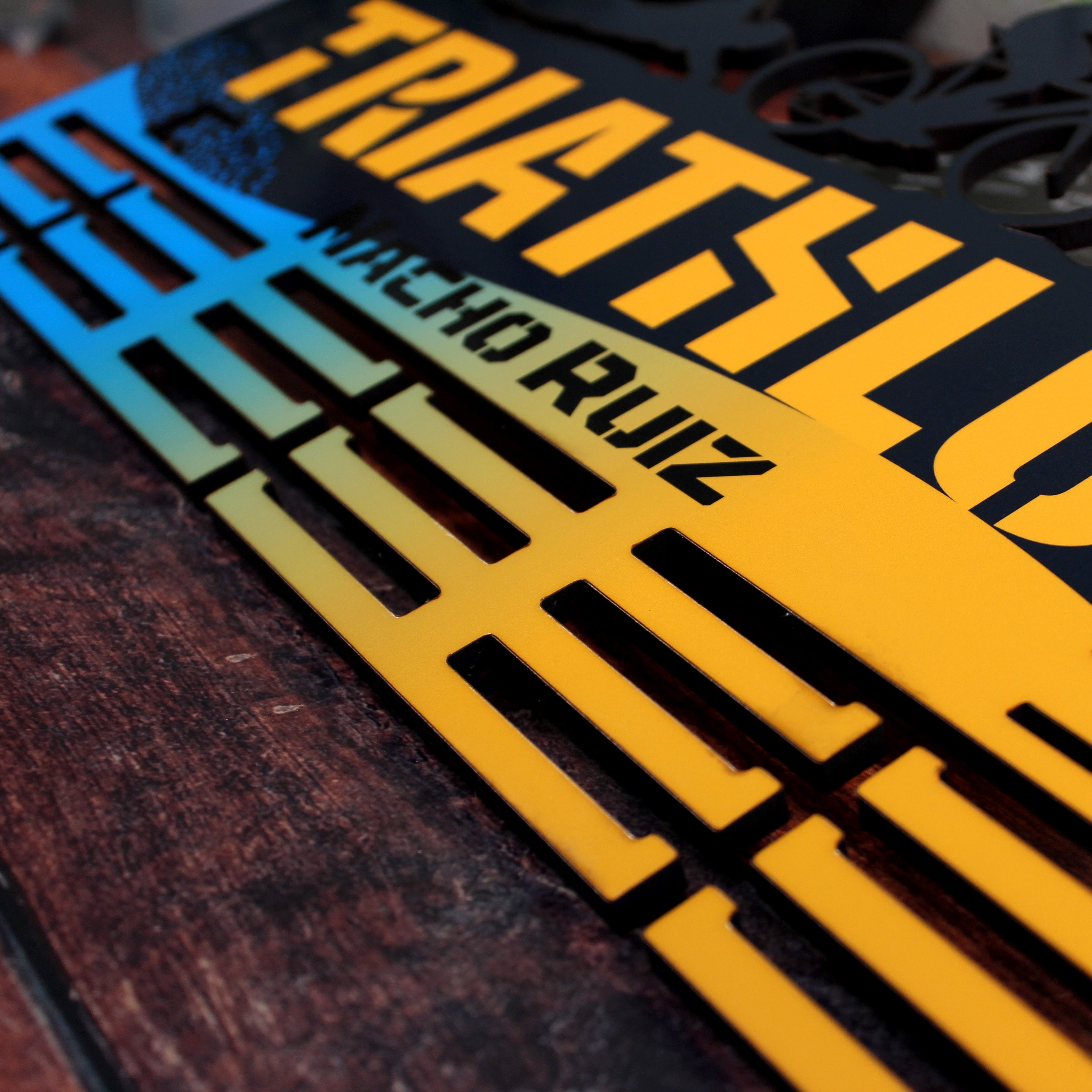 Personalisierter Medaillonhalter Triathlon mit Namen