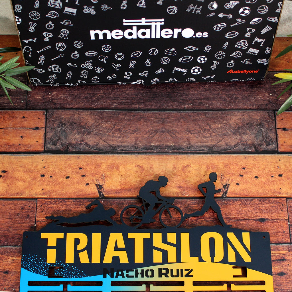 Personalisierter Medaillonhalter Triathlon mit Namen