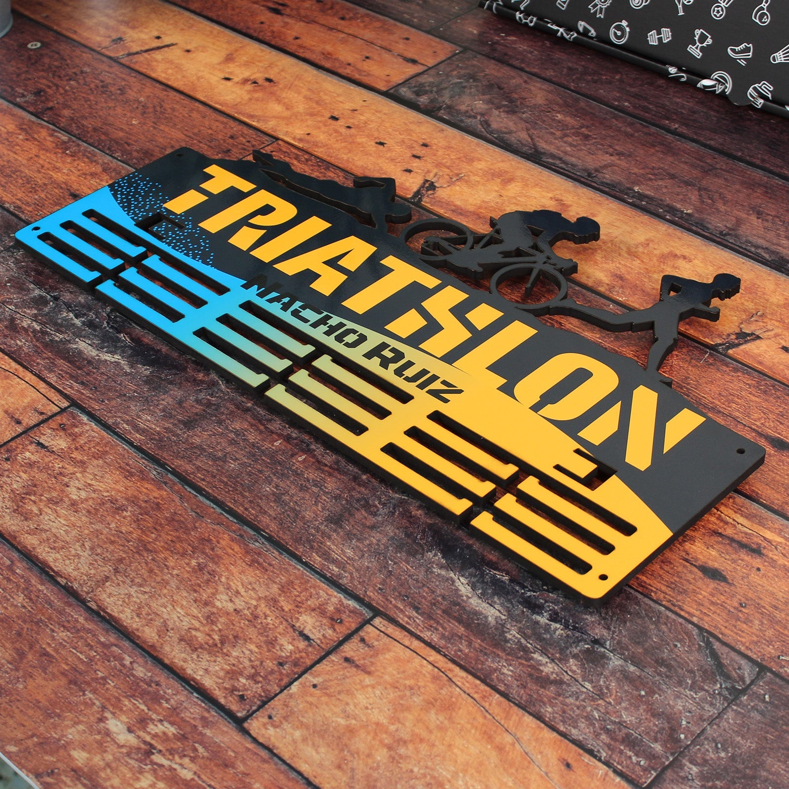 Personalisierter Medaillonhalter Triathlon mit Namen