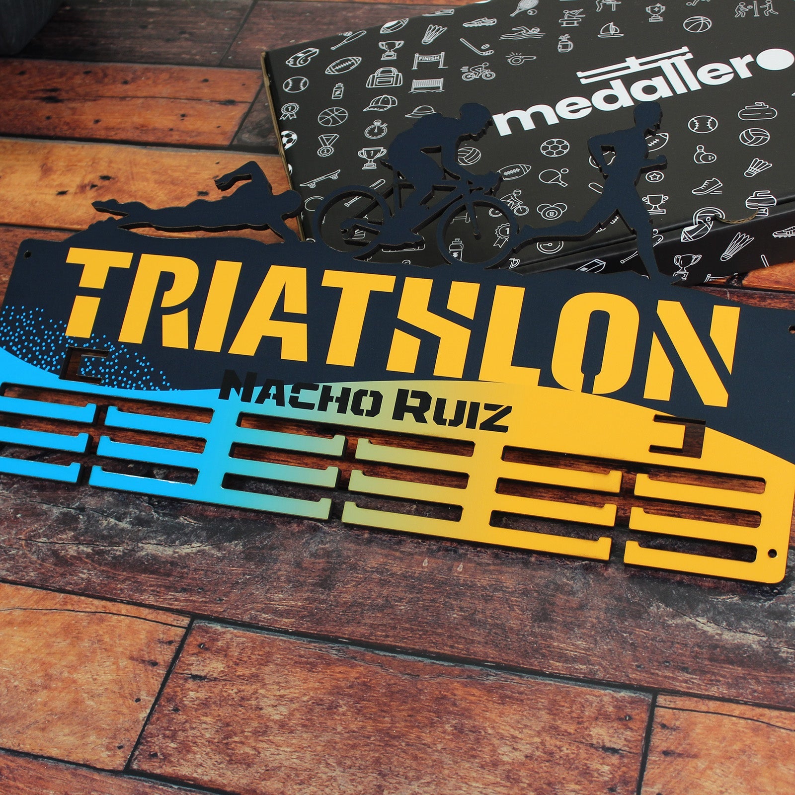 Personalisierter Medaillonhalter Triathlon mit Namen