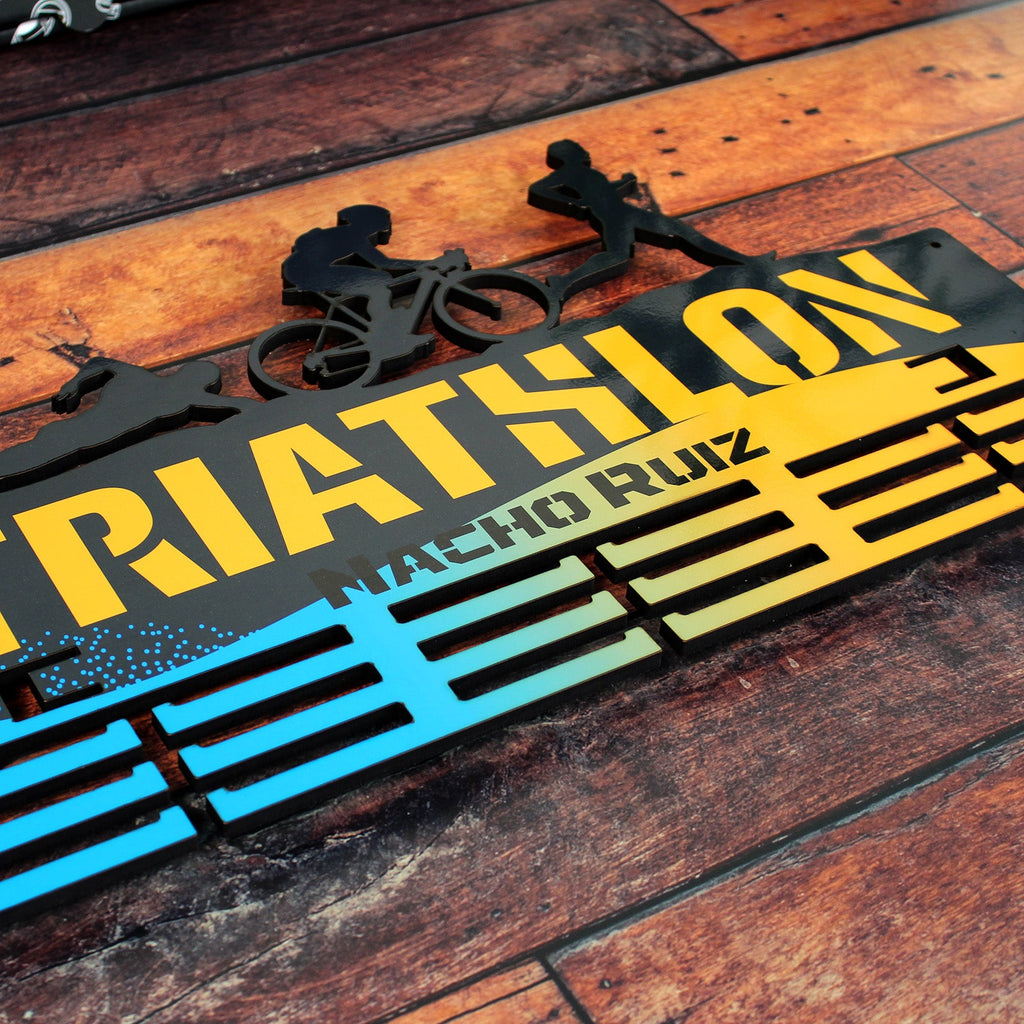 Personalisierter Medaillonhalter Triathlon mit Namen