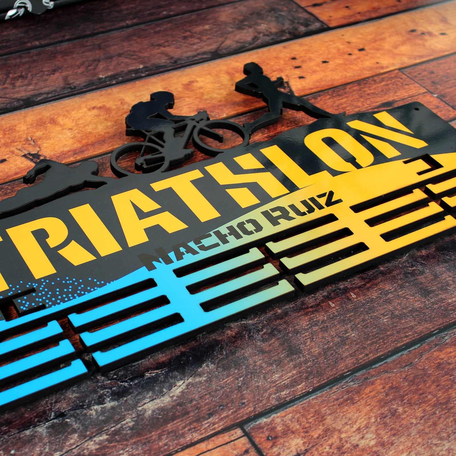 Personalisierter Medaillonhalter Triathlon mit Namen